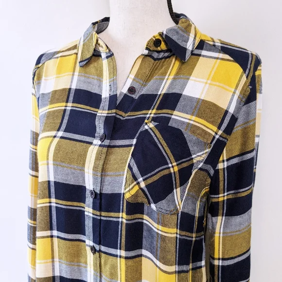 🌟LAST 1🌟NWT Blu Pepper Plaid Button Down Shirt - Picture 2 of 5
